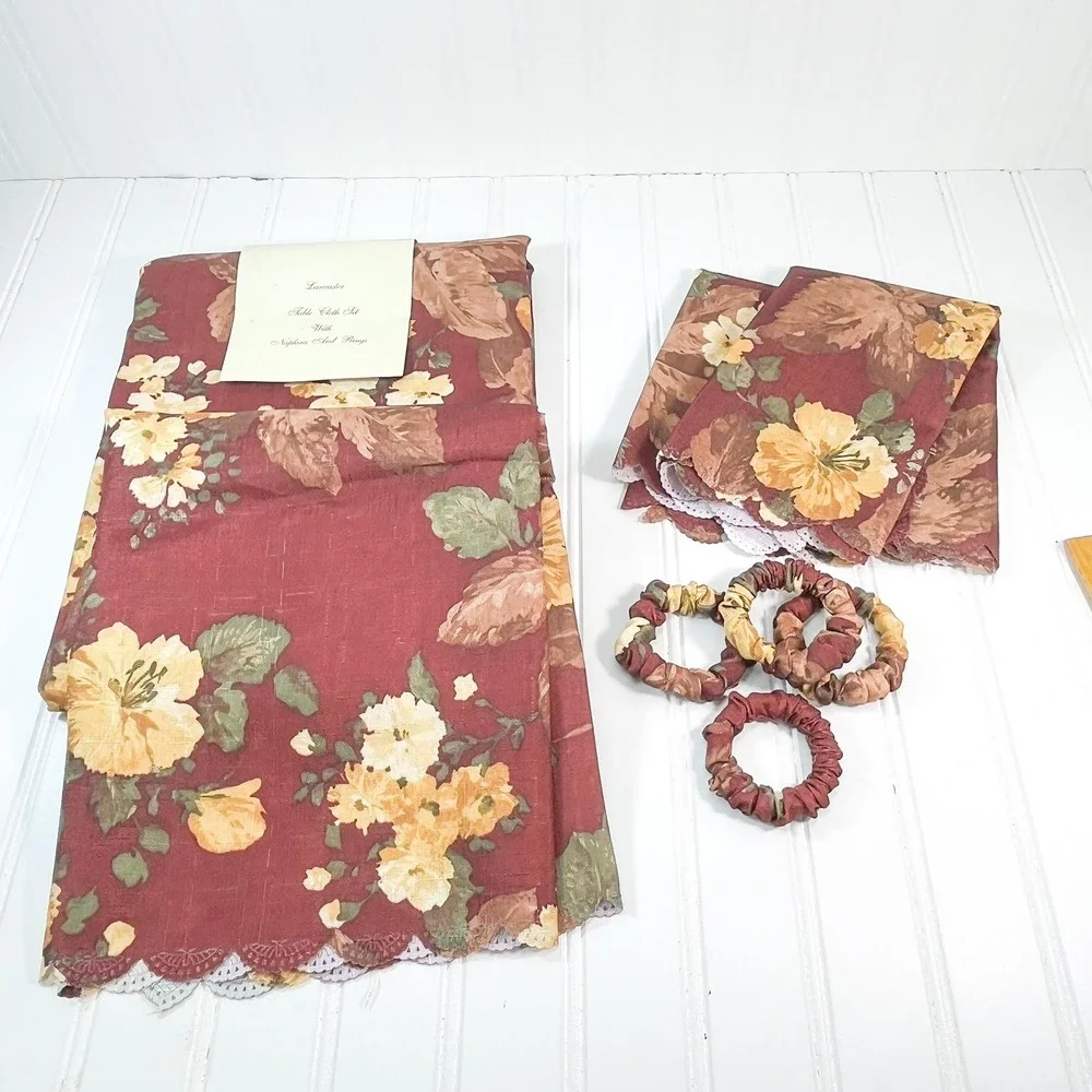 Vintage‎ Floral Maroon Tablecloth Set - Retro Napkin Rings & Napkins